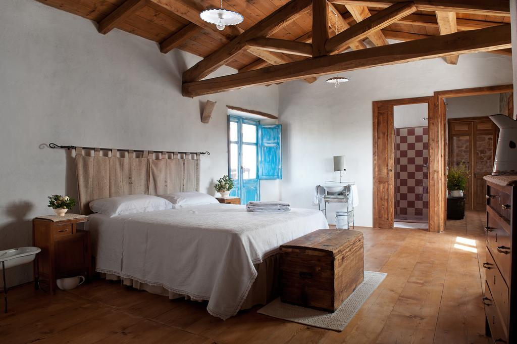 Domu Antiga Bed and Breakfast Gergei Exteriör bild