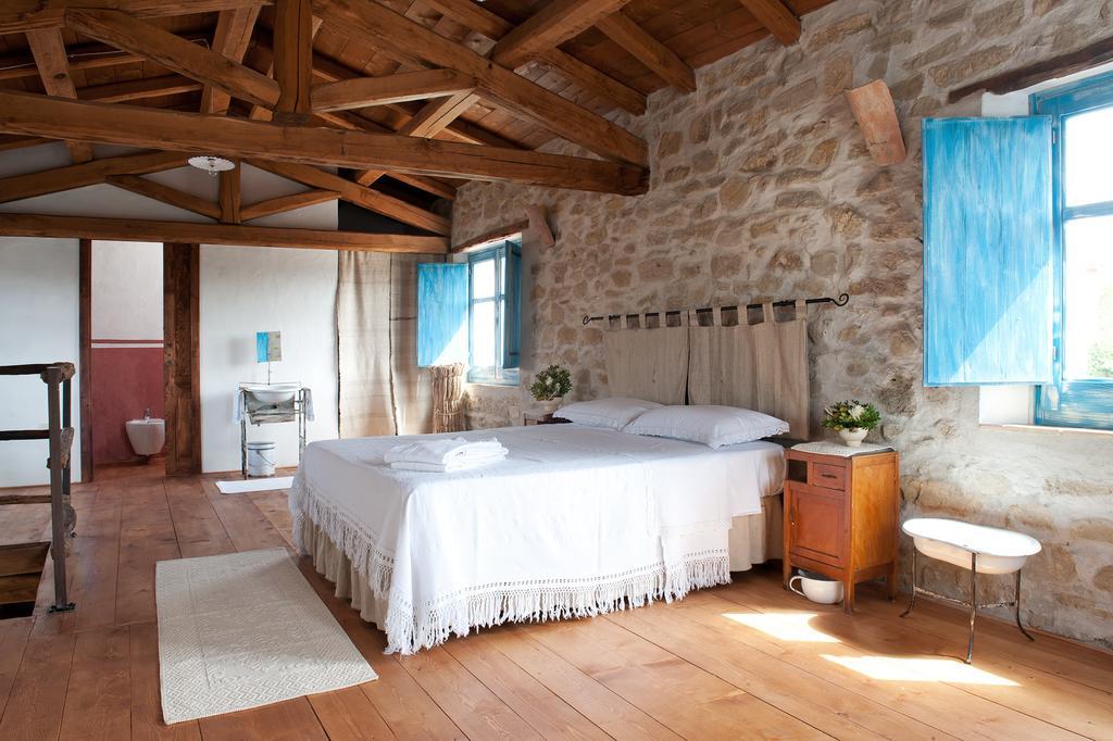 Domu Antiga Bed and Breakfast Gergei Exteriör bild