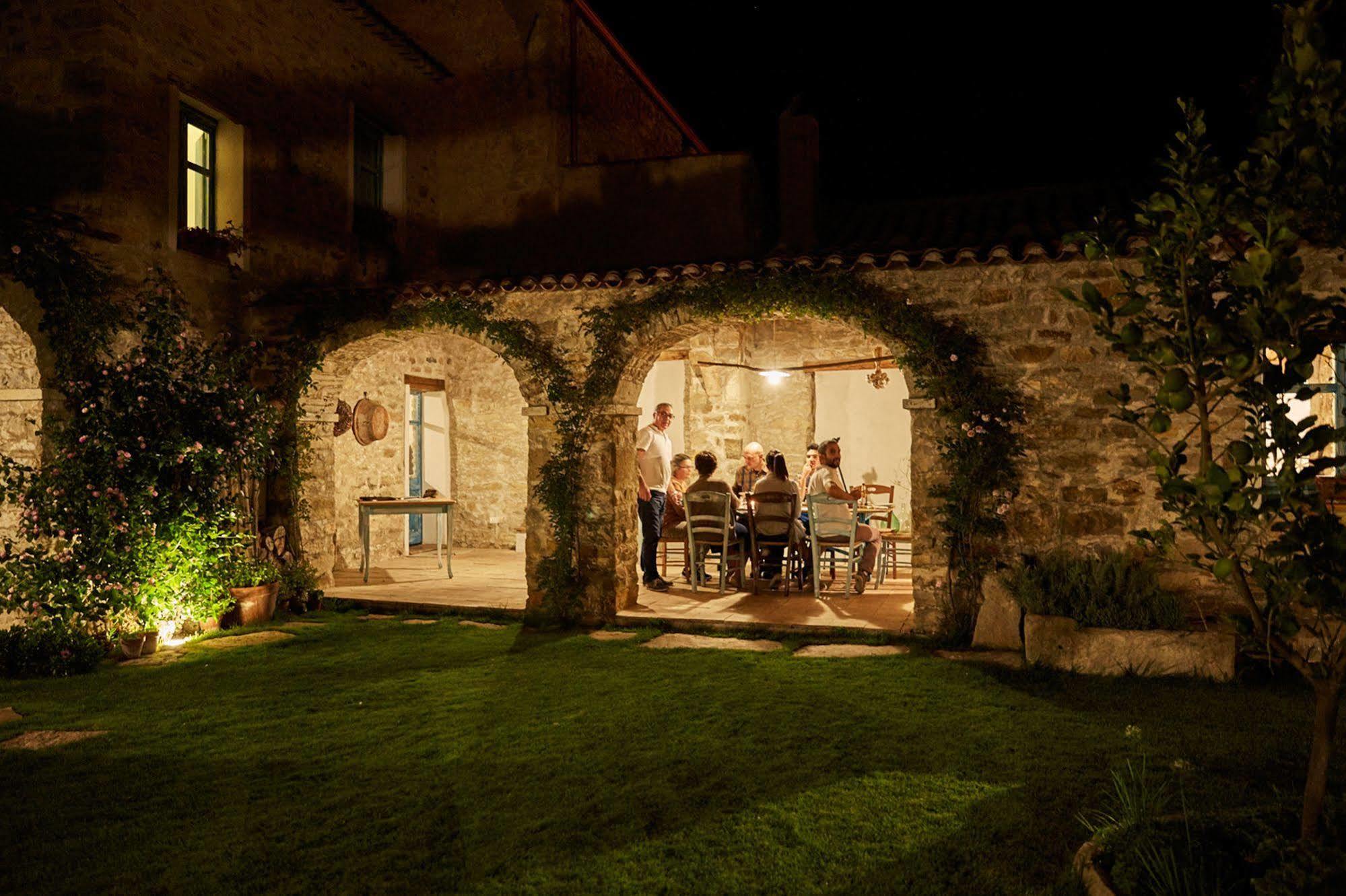 Domu Antiga Bed and Breakfast Gergei Exteriör bild